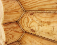 Стена дома из бревна