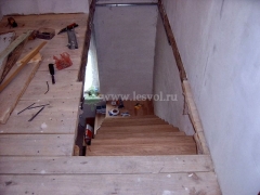 Проем и лестница с промежуточной площадкой