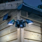 Установленные светильники для наружного освещения участка