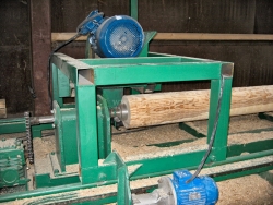 Станок для производства оцилиндрованного бревна Станок для производства оцилиндрованного бревна