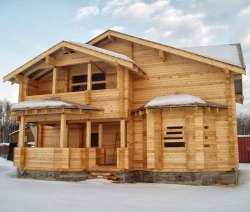 Деревянный дом из бруса требует защиты