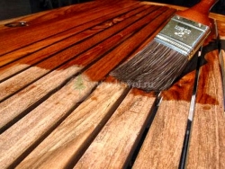 Покрытие дерева лаком