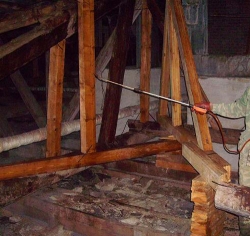 Обработка деревянных конструкций кровли защитными составами